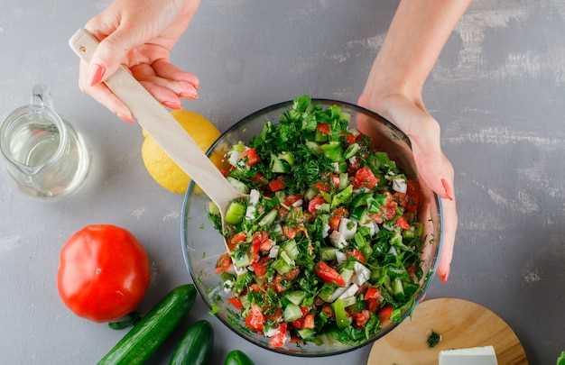 Простые шаги для приготовления освежающего салата 