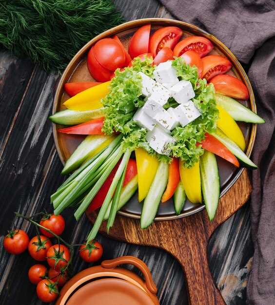 Как приготовить Салат “Осенний букет” с морковью, капустой, яблоками и ореховым соусом.