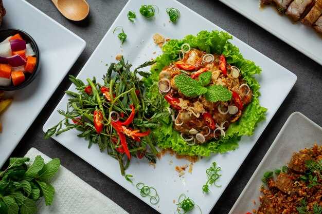 Как приготовить Салат “Тайский куриный с кунжутом и зеленым луком”.